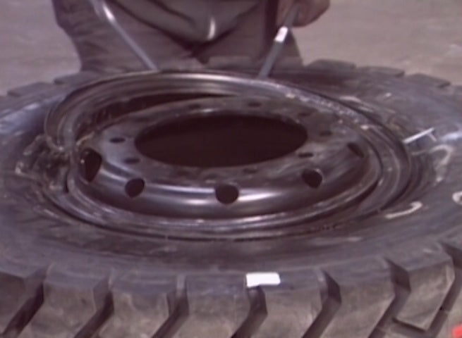 Multi-Piece Wheel/Rim Demounting Mounting - Truck Split Rim (Waste Management)