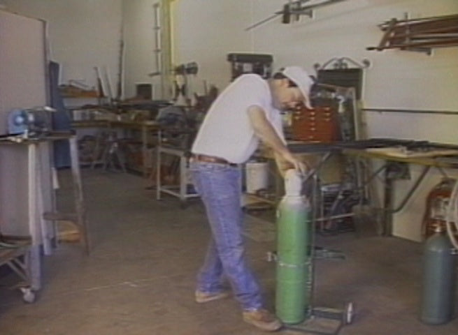 Safe Handling of Compressed Gas Cylinders (Machinery)